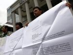 20121030_Surat_Raksasa_untuk_Mahfud_MD_7261.jpg