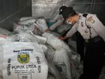 20121212_Penggerebekan_Gudang_Pupuk_Palsu_7784.jpg