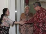 20121226_Puan_Maharani_Bersalaman_dengan_SBY_9939.jpg