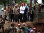 20130118_Pemasangan_Tanggul_Jebol_8118.jpg