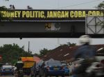 20130120_Spanduk_Peringatan_MONEY_POLITIC_3887.jpg