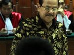 20130128_Sidang_Perdana_Korupsi_Ayah_dan_Anak_3863.jpg