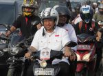 20130208_Ahmad_Heryawan_Naik_Motor_4388.jpg