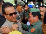 20130211_Gubernur_Riau_Dipeluk_dan_Ditangisi_3345.jpg