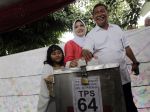 20130224_Deddy_Mizwar_Gunakan_Hak_Pilih_1277.jpg
