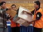 20130303_AHMAD_HERYAWAN_DEDDY_MIZWAR_Gubernur_JABAR_2013_8089.jpg