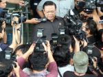20130404_Agung_Laksono_Diperiksa_KPK_7082.jpg