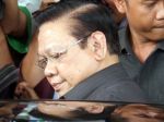 20130404_Agung_Laksono_Diperiksa_KPK_7548.jpg