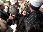 20130426_Istri_Ustadz_Jeffry_Al_Buchori_Jatuh_Pingsan_7933.jpg