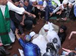 20130426_Suasana_Pemakaman_Ustadz_Jeffry_Al_Buchory_8455.jpg