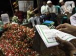 20130429_Warga_Kunjungi_Makam_Ustadz_Jeffry_Al_Buchori_7752.jpg