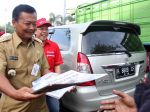 20130430_Gubernur_Jateng_Jual_Koran_TRIBUN_JATENG_3198.jpg