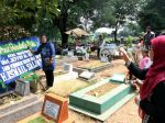 20130501_Berfoto_di_Makam_Uje__1762.jpg