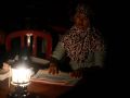 20130620_padam-listrik-melipat-surat-suara-pakai-lilin_6478.jpg