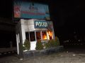 20130621_pos-polisi-dibakar-massa_6580.jpg