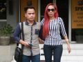 20130708_dewi-sanca-laporkan-arya-wiguna-ke-polda_2909.jpg