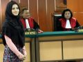 20130716_novi-amelia-tampil-berhijab-saat-menghadiri-sidang-perkaranya_5535.jpg
