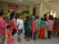 20130729_warga-antre-sembako-murah_9553.jpg