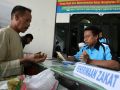 20130803_umat-muslim-membayar-zakat-fitrah_2381.jpg