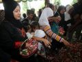20130911_keluarga-berdoa-di-makam-aipda-sukardi_9585.jpg
