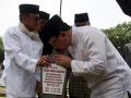 20130920_foke-dan-habibie-ziarah-ke-makam-ibu-ainun_3332.jpg