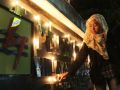 20131001_mahasiswa-lakukan-aksi-bakar-lilin-di-kantor-pln_1485.jpg