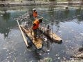 20131021_petugas-kebersihan-perahu-sampah-beroperasi-di-kali-sunter-jakar_2807.jpg
