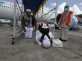 20131109_jemaah-haji-kloter-pertama-tiba-kembali-di-aceh_7759.jpg