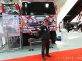 20131122_yoshimasa-sugawara-berpose-di-mobil-hino-500-series_9276.jpg