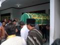 20131202_122631_jenazah-muyana-w-kusumah-di-rumah-duka_2.jpg
