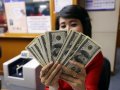 20131203_163331_petugas-ayu-masagung-menghitung-uang-dollar.jpg