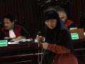 20131210_151403_ibu-pur-saksi-sidang-terdakwa-deddy-kusdinar.jpg