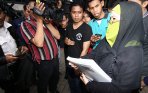 20131218_205724_yulianis-protes-pernyataan-ketua-kpk-abraham-samad.jpg