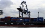 20131219_124931_bongkar-muat-peti-kemas-di-pelabuhan-tanjung-priok.jpg