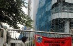 20140112_173146_pembangunan-pusat-kesehatan-ibu-dan-anak-rscm-disegel.jpg