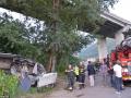 20140112_182729_ilustrasi-mobil-terjun-dari-jembatan-layang.jpg