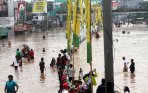 20140113_185126_banjir-memutus-jalur-kampung-melayu.jpg