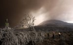 20140116_235250_hujan-debu-vulkanik-erupsi-gunung-sinabung.jpg