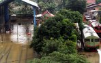 20140119_235924_depo-dan-stasiun-tanah-abang-banjir.jpg