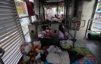 20140120_211032_pengungsi-banjir-di-halte-jembatan-baru.jpg