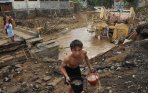 20140121_234935_rumah-dan-jembatan-tersapu-banjir-bandang-manado.jpg