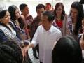 20140123_143632_38-finalis-puteri-indonesia-2014-rebutan-minta-foto-bareng-jokowi.jpg