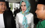 20140123_184644_angel-lelga-saksikan-putusan-sidang-mk.jpg