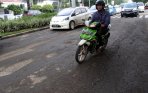 20140125_003218_hati-hati-banyak-jalan-terkelupas.jpg