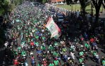 20140126_192837_bonek-kepung-kongres-pssi-2014-di-surabaya.jpg