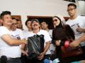 20140126_200626_ki-kusumo-saat-memberikan-bantuan.jpg
