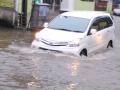 20140131_103241_mobil-du-banjir-jakarta-avanza.jpg