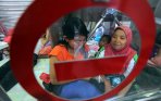 20140205_024906_korban-banjir-mengungsi-di-halte-bus-transjakarta.jpg