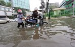 20140206_030418_banjir-di-jalan-senen-raya.jpg