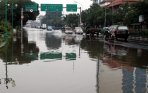 20140206_155349_banjir-jalan-soetomo-pasar-baru-hingga-30-cm.jpg